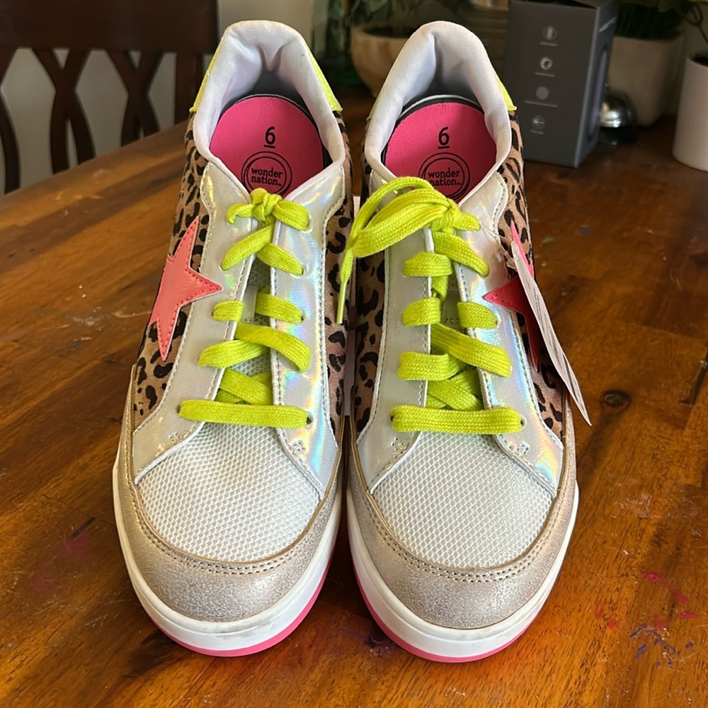 New With Tags Wonder Nation Girls Colorful Tennis Court Sneakers.. Size: 6